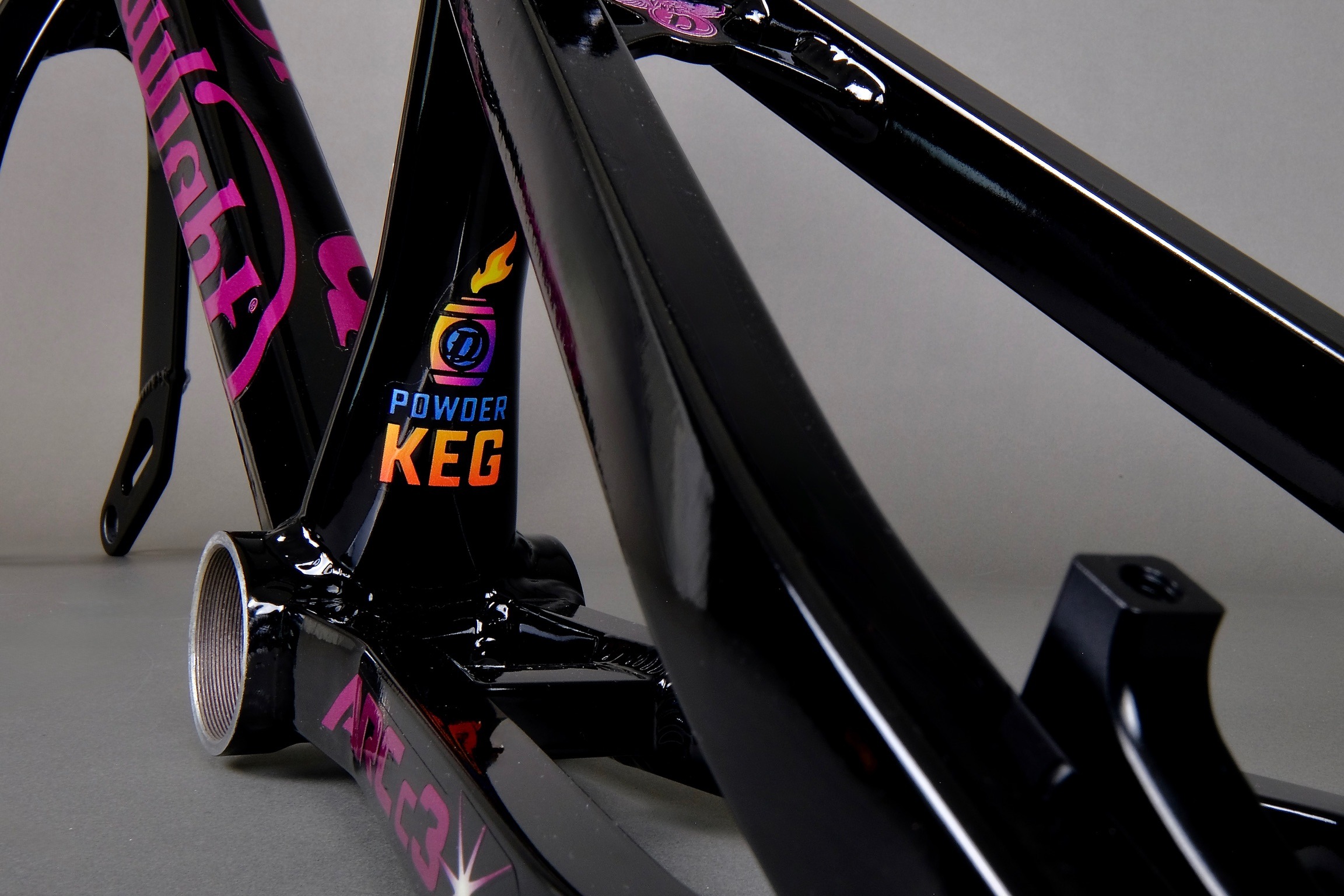 Daylight ARC c3 Frame with Hero Fork - Pony 20" - Powder Keg Black/Burgundy - Image 4